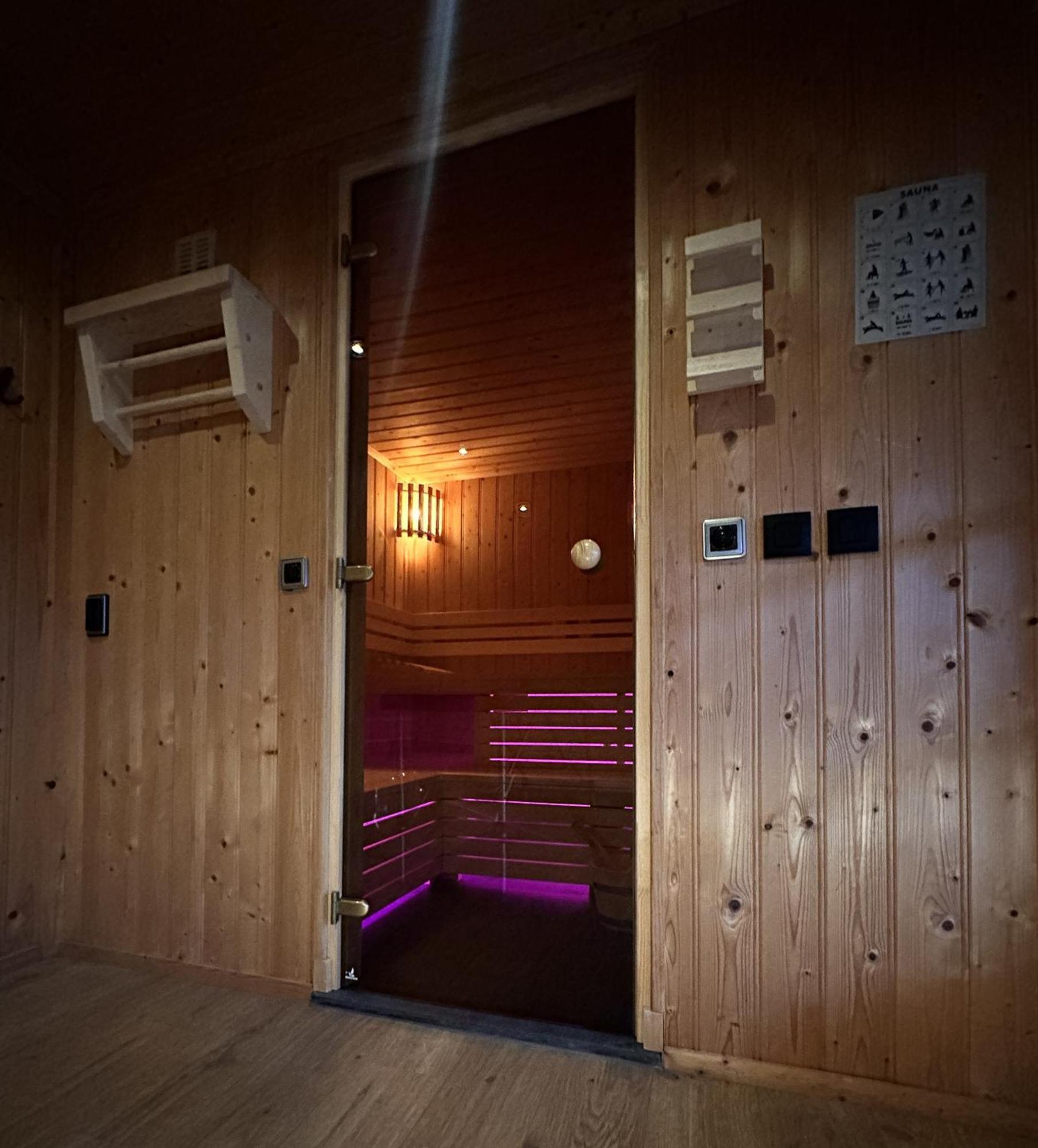 Wellness Tuin - Ultieme Partner Beleving - St Hubertus Suite Met Jacuzzi ,Openhaard, Prive Hottub En Prive Sauna In Jachthut Stijl Horst Ngoại thất bức ảnh