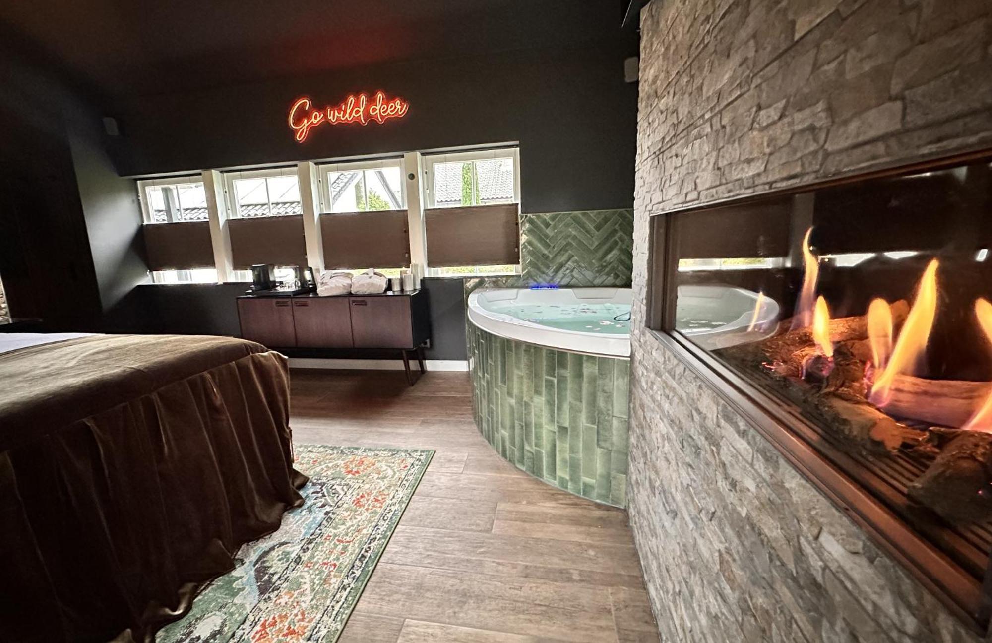 Wellness Tuin - Ultieme Partner Beleving - St Hubertus Suite Met Jacuzzi ,Openhaard, Prive Hottub En Prive Sauna In Jachthut Stijl Horst Ngoại thất bức ảnh