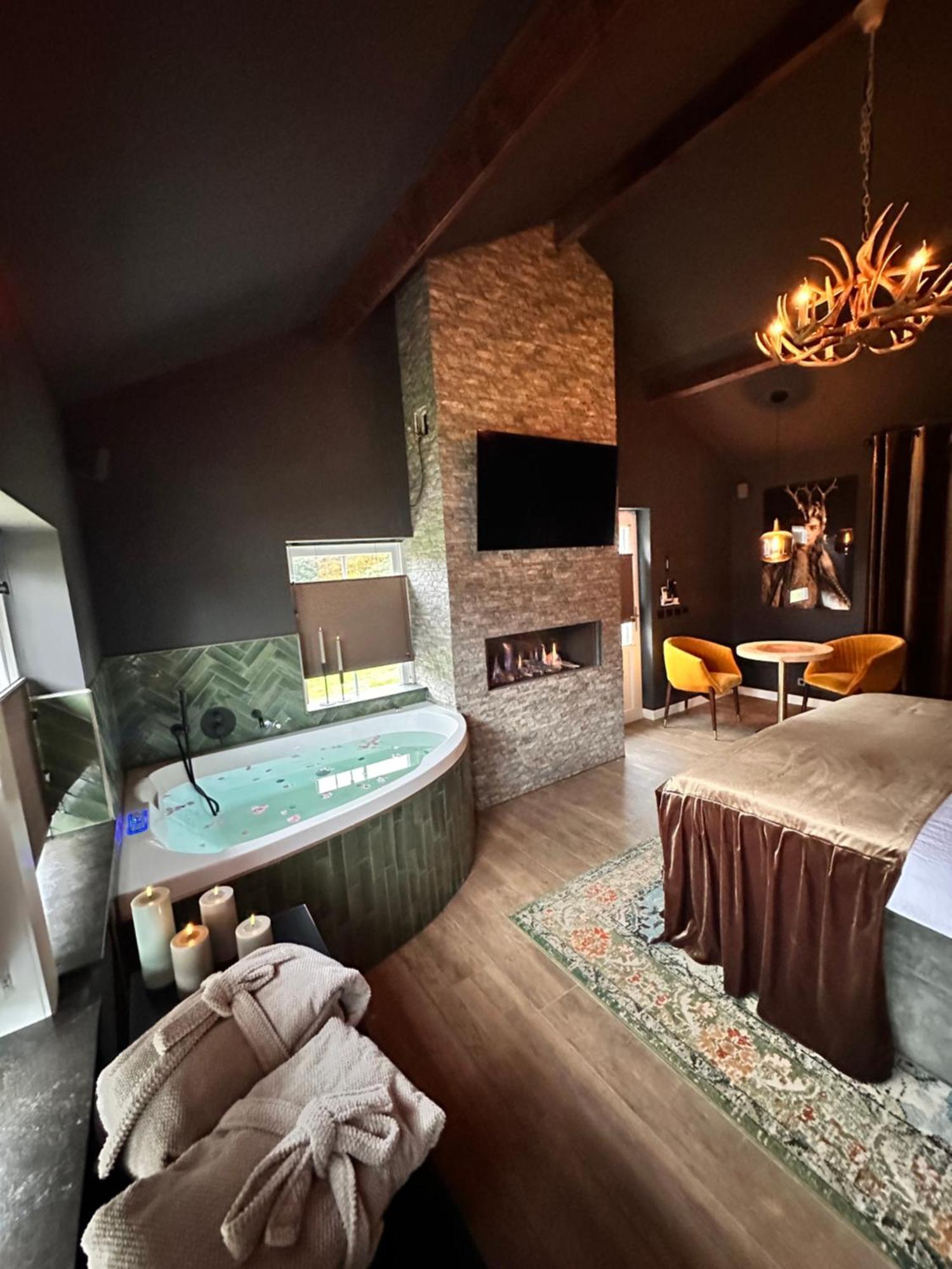 Wellness Tuin - Ultieme Partner Beleving - St Hubertus Suite Met Jacuzzi ,Openhaard, Prive Hottub En Prive Sauna In Jachthut Stijl Horst Ngoại thất bức ảnh