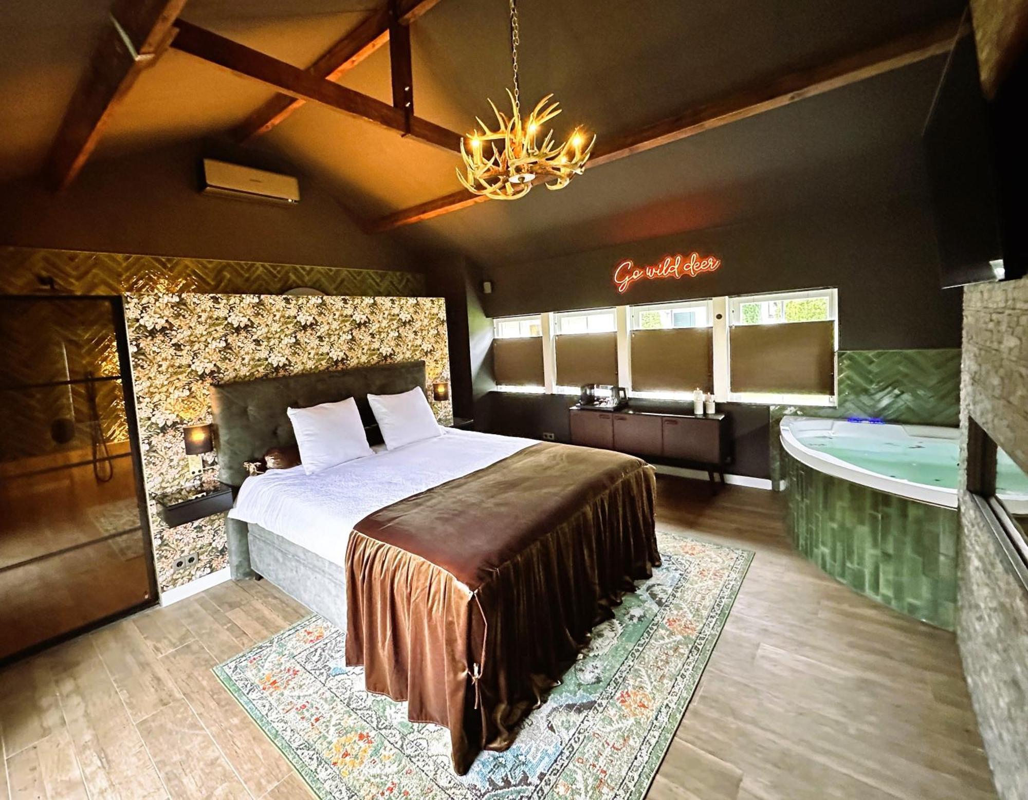 Wellness Tuin - Ultieme Partner Beleving - St Hubertus Suite Met Jacuzzi ,Openhaard, Prive Hottub En Prive Sauna In Jachthut Stijl Horst Ngoại thất bức ảnh